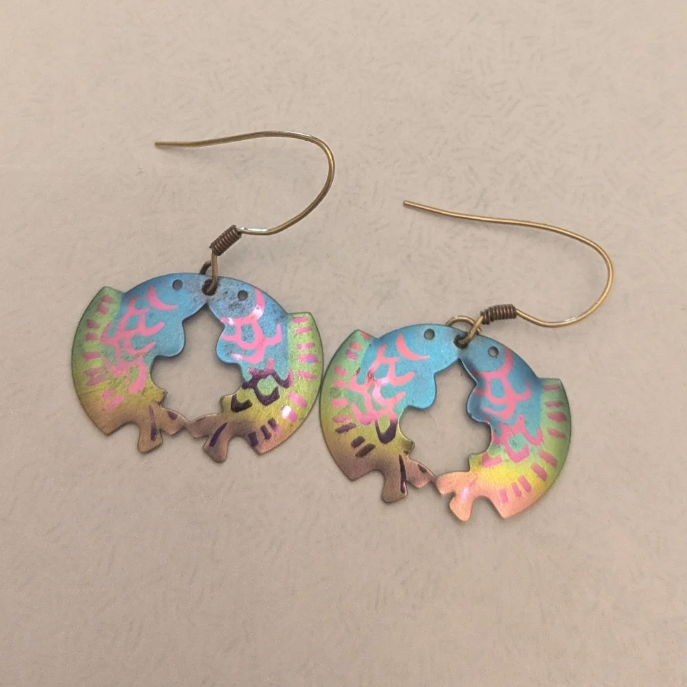 Holly Yashi Kissing Fish Niobium Dangle Earrings - Picture 1 of 8